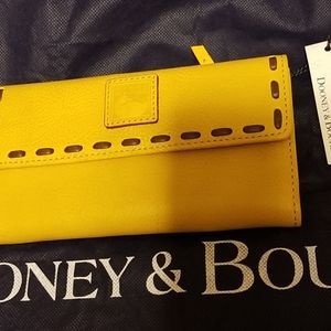 Dooney & Blourke women's portfolio